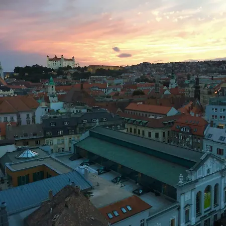 Floor Manderla شقة