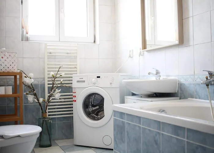 Floor Manderla شقة *