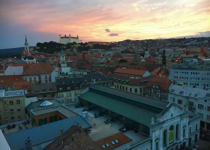 Floor Manderla شقة