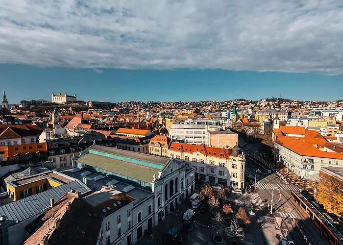 Floor Manderla Apartment